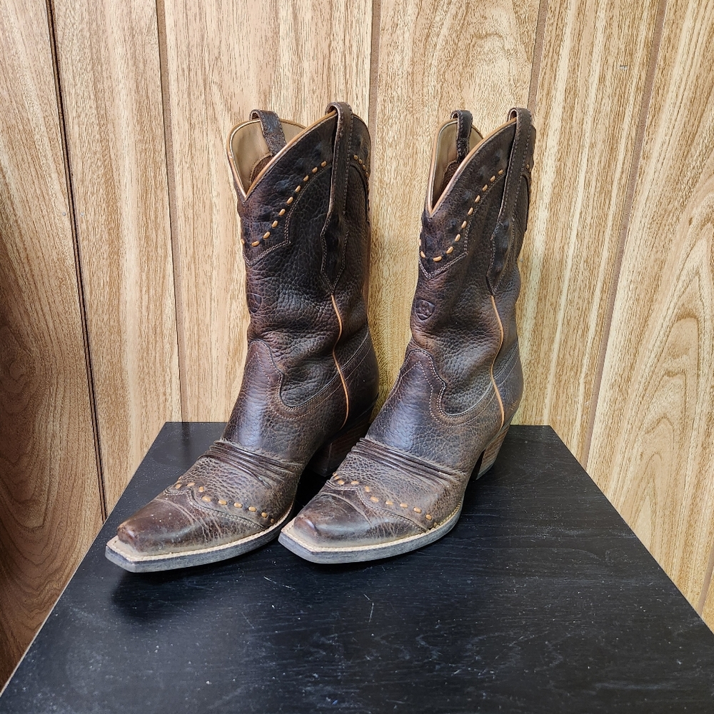 Ariat leather cowgirl boots, style 10001368, women's 65B.
